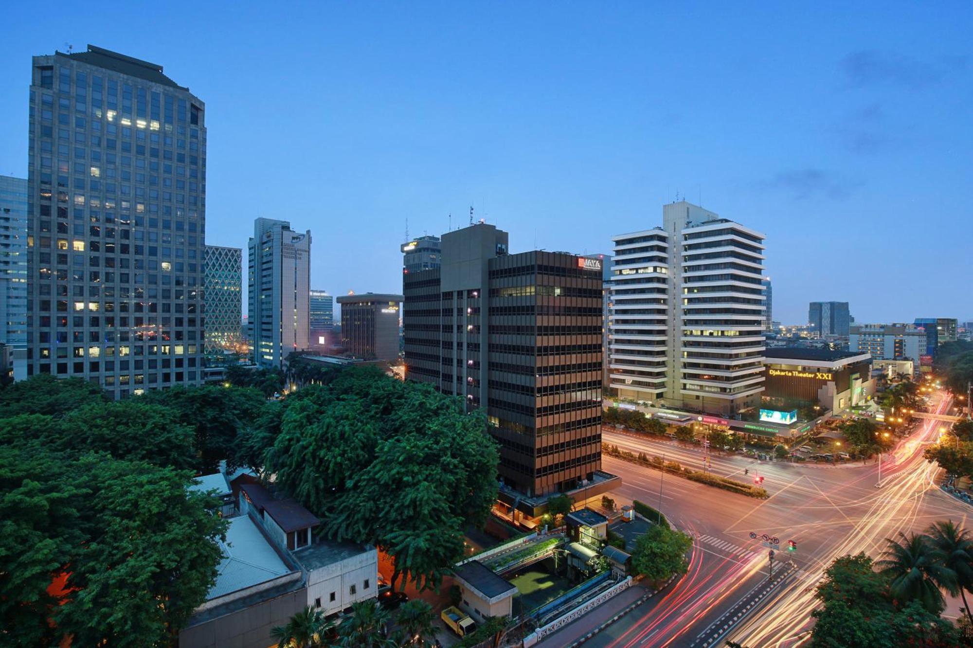 Holiday Inn Express Jakarta Wahid Hasyim By Ihg Exterior foto