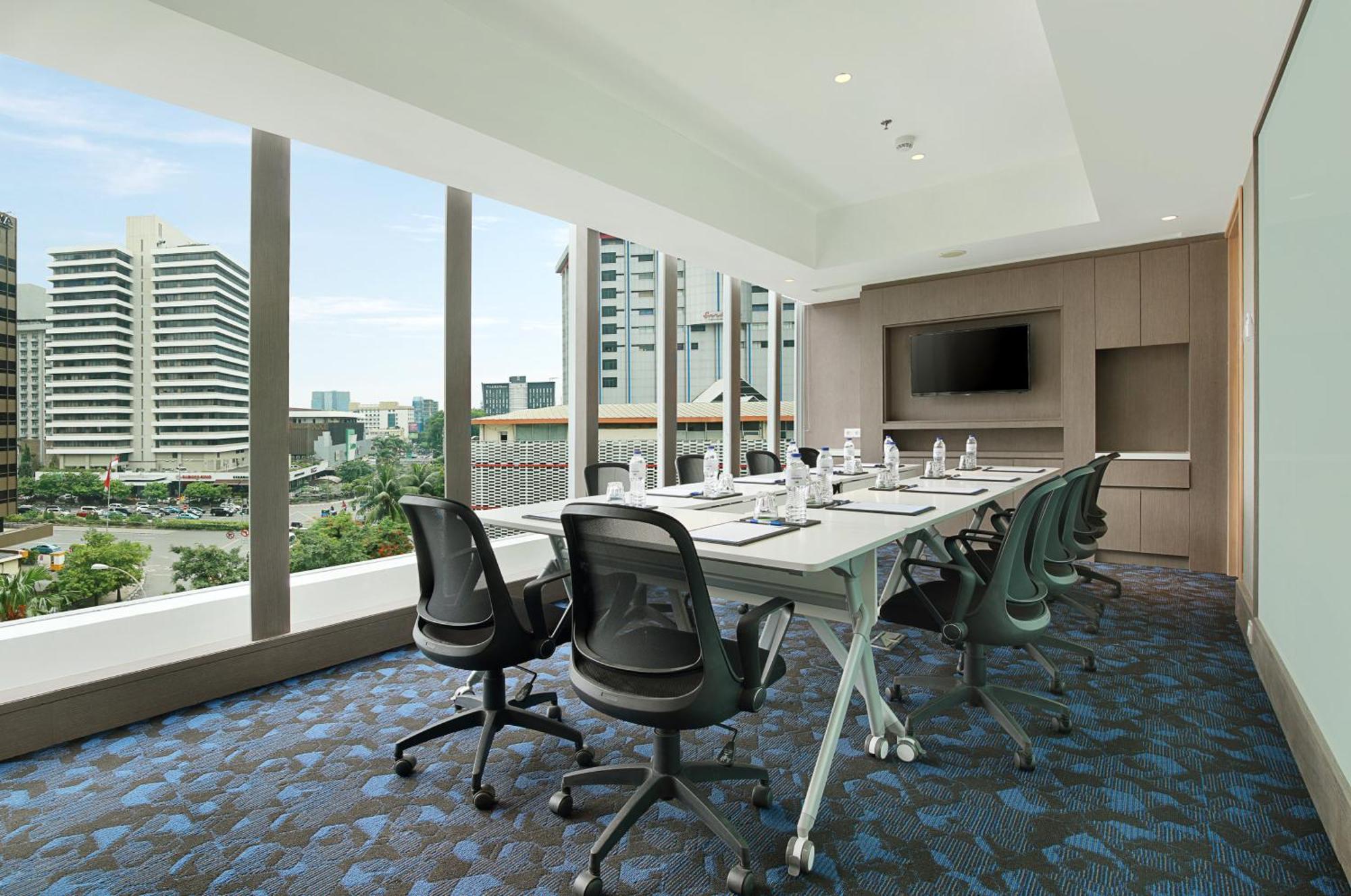 Holiday Inn Express Jakarta Wahid Hasyim By Ihg Exterior foto